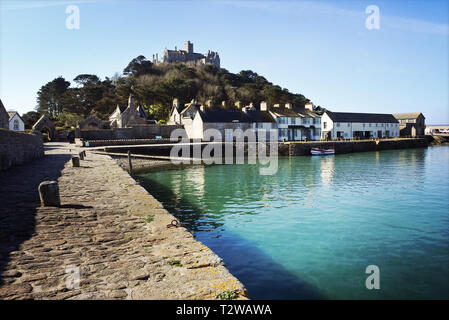 Le port et du village de St Michael's Mount, Cornwall, UK - John Gollop Banque D'Images