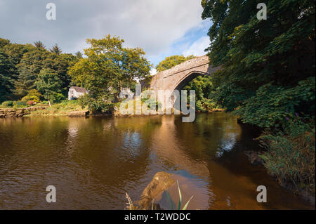 Brig o' Balgownie (vieux pont de Don) est un 13e siècle pont sur la rivière Don à Old Aberdeen, Aberdeen, Ecosse Banque D'Images