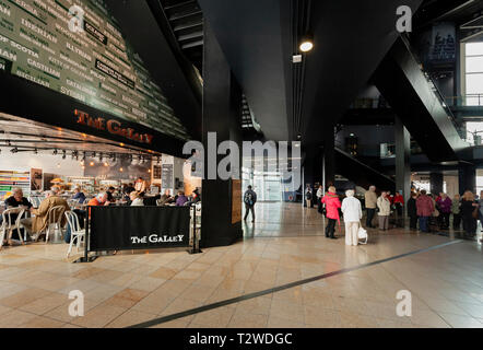 Intérieur du musée Titanic Belfast en Irlande du Nord Banque D'Images