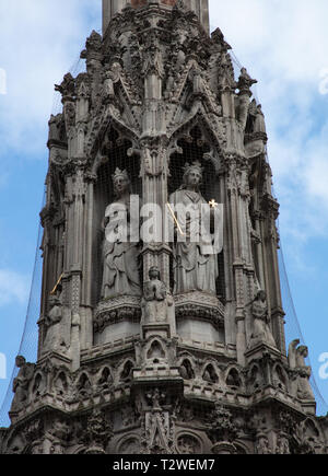 Détail du monument se souvenir de la Reine Eleanor, l'épouse Édouard I, ou Eleanor Cross monument situé sur le parvis de la gare de Charing Cross, Londres, Royaume-Uni. Banque D'Images