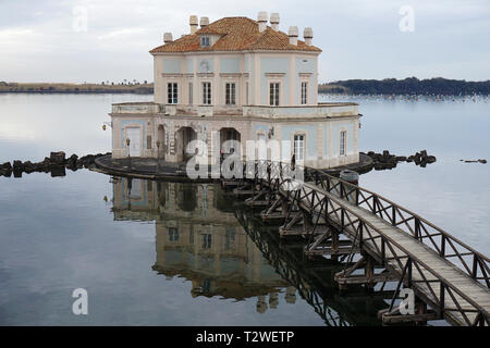 Chasse et pêche Borbonic Royal Lodge sur le lac Fusaro Banque D'Images