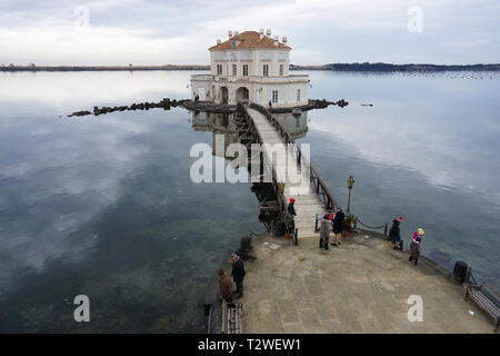 Chasse et pêche Borbonic Royal Lodge sur le lac Fusaro Banque D'Images