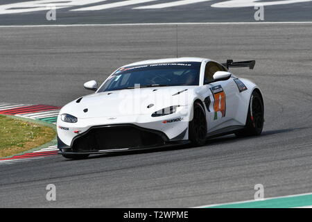 Italie - 29 mars, 2019 : AMR Aston Martin Vantage GT4 de la performance de l'équipe Allemagne PROsport conduit par Rodrigue Gillion/Nico Verdonck/Akhil Rabindra Banque D'Images