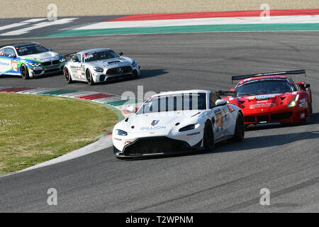 Italie - 29 mars, 2019 : AMR Aston Martin Vantage GT4 de la performance de l'équipe Allemagne PROsport conduit par Rodrigue Gillion/Nico Verdonck/Akhil Rabindra Banque D'Images