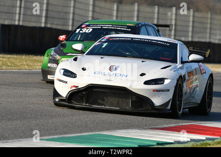 Italie - 29 mars, 2019 : AMR Aston Martin Vantage GT4 de la performance de l'équipe Allemagne PROsport conduit par Rodrigue Gillion/Nico Verdonck/Akhil Rabindra Banque D'Images