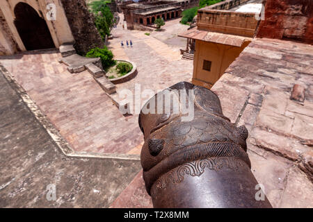 Conçu avec un canon à tête de tigre, Mehran Mehrangarh Fort, Jodhpur, Rajasthan, India Banque D'Images