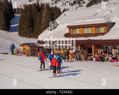 Sports d'hiver, alp Untermarkter Alm, ski area Tröpolach 83, Imst, Tyrol, Autriche, Europe Banque D'Images