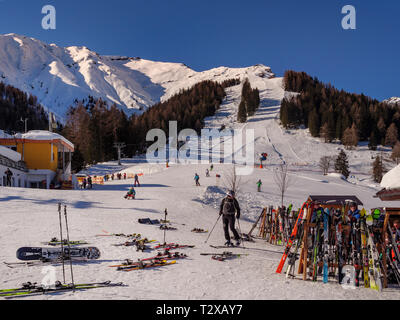 Sports d'hiver, alp Untermarkter Alm, ski area Tröpolach 83, Imst, Tyrol, Autriche, Europe Banque D'Images