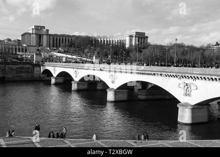 Pont d'Iéna (Jena) et pont de la Seine à Paris. La France. Banque D'Images