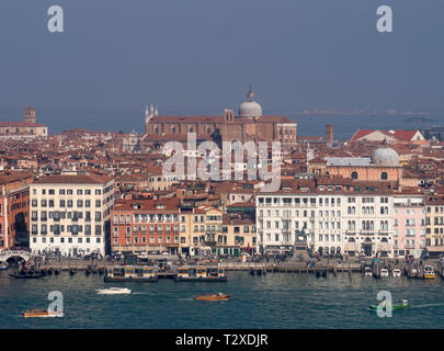 Vue de l'Isola di San Giorio de Castello, Venise, dominé par l'église de San Francesco della Vigna Banque D'Images