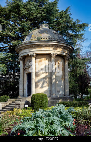 Jephson Memorial à Jephson Gardens au printemps. Leamington Spa, Warwickshire, Angleterre Banque D'Images