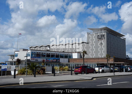 Cliffs Pavilion à Westcliff on Sea, Essex, propriété du Southend Borough Council et géré par HQ Theatres and Hospitality Banque D'Images