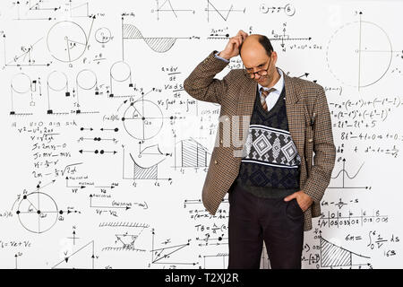 Mathématicien de race blanche d'âge moyen Banque D'Images