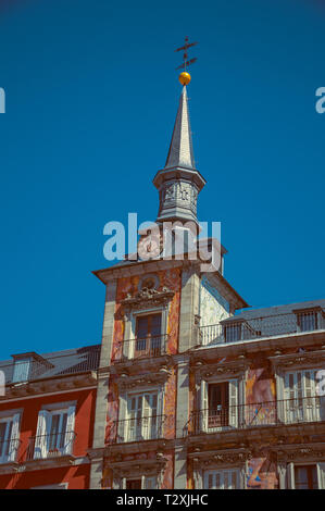 Façade peinte sur la Casa de la panaderia (boulangerie) Maison bâtiment à la Plaza Mayor de Madrid. Capitale de l'Espagne avec dynamisme et vie culturelle intense. Banque D'Images