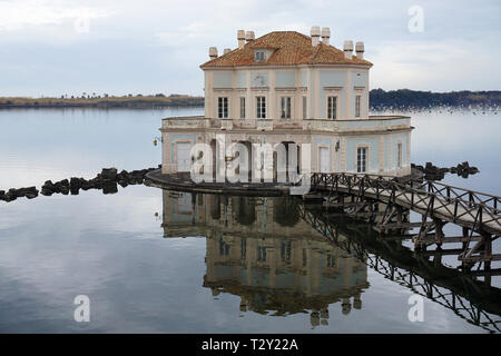 Chasse et pêche Borbonic Royal Lodge sur le lac Fusaro Banque D'Images