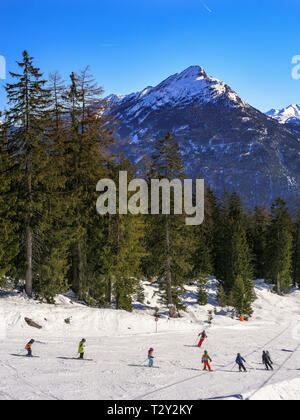 Sports d'hiver à alp Untermarkter Alm, ski area Tröpolach 83, Imst, Tyrol, Autriche, Europe Banque D'Images