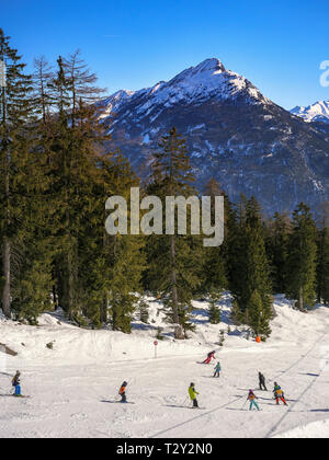 Sports d'hiver à alp Untermarkter Alm, ski area Tröpolach 83, Imst, Tyrol, Autriche, Europe Banque D'Images