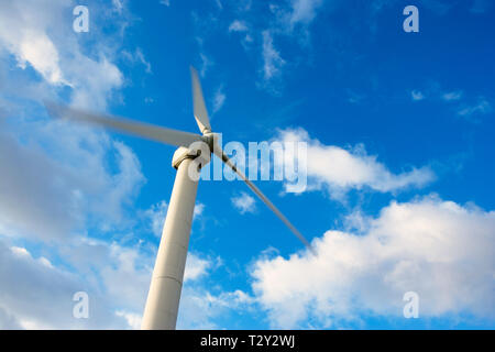 Low angle view of a wind turbine Banque D'Images