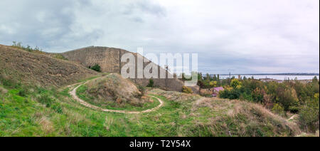 L'ancien mur et la descente de l'estuaire de sel Kuyalnik à Odessa Banque D'Images