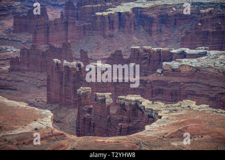 Étant donné l'érosion paysage de Grand View Point négliger, formations rocheuses, Monument, du bassin de l'Île White Rim, dans le ciel, Canyonlands National Park Banque D'Images