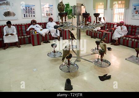 Salle d'attente et salle de réception dans l'hôpital Falken, Souq Waqif, Doha, Qatar Banque D'Images