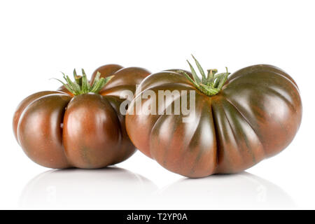 Groupe de deux entiers et frais primora tomate isolé sur fond blanc Banque D'Images