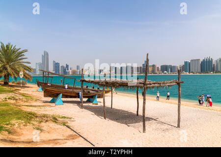 Abu Dhabi, UAE - 5 avril. 2019. Les gens sur Unis Heritage beach Banque D'Images