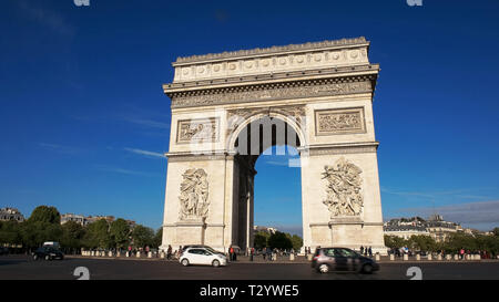 Une vue rapprochée de l'arc de triomphe de l'etoile, l'un des plus célèbres monuments de Paris Banque D'Images