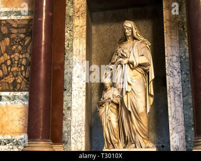 ROME, ITALIE- Le 29 septembre 2015 : vue d'une statue à l'intérieur du Panthéon de Rome, Italie Banque D'Images