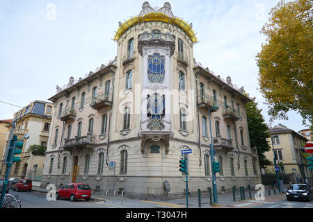 TURIN, ITALIE - 10 septembre 2017 : Art Nouveau Villa Fenoglio Lafleur architecture avec décorations florales à Turin, Italie Banque D'Images