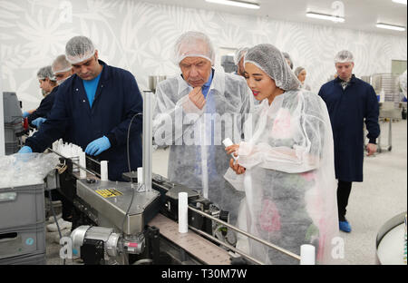 Sucre seigneur dévoile le nouveau siège de Tropic Croydon avec fondateur Susie Ma après £4m d' investissement : Alan Sugar, seigneur de Sucre, Susie Ma Où : London, Royaume-Uni Quand : 05 mars 2019 Credit : Joe Pepler/WENN.com/PinPep Banque D'Images