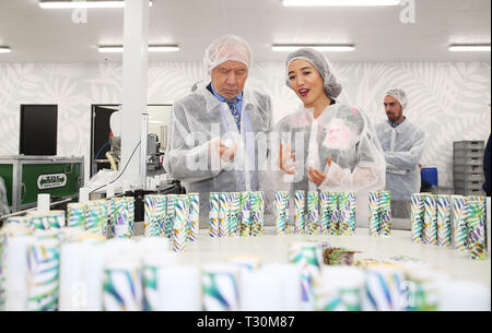 Sucre seigneur dévoile le nouveau siège de Tropic Croydon avec fondateur Susie Ma après £4m d' investissement : Alan Sugar, seigneur de Sucre, Susie Ma Où : London, Royaume-Uni Quand : 05 mars 2019 Credit : Joe Pepler/WENN.com/PinPep Banque D'Images