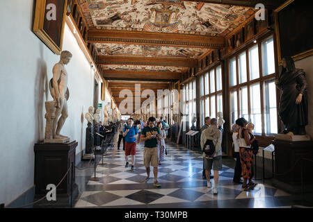 Florence, Italie - 26 juin 2018 : une vue panoramique de l'intérieur et les arts de la Galerie des Offices (Galleria degli Uffizi) est situé à côté du musée d'art à Piazz Banque D'Images