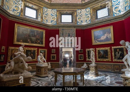 Florence, Italie - 26 juin 2018 : une vue panoramique de l'intérieur et les arts de la Galerie des Offices (Galleria degli Uffizi) est situé à côté du musée d'art à Piazz Banque D'Images