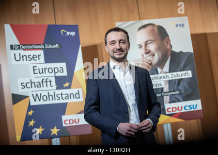 Berlin, Allemagne. Le 05 Avr, 2019. Paul Ziemiak, Secrétaire général de la CDU, présente la campagne du syndicat pour les élections européennes. Crédit : Michael Kappeler/dpa/Alamy Live News Banque D'Images