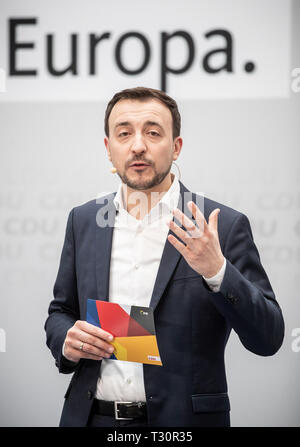 Berlin, Allemagne. Le 05 Avr, 2019. Paul Ziemiak, Secrétaire général de la CDU, présente la campagne du syndicat pour les élections européennes. Crédit : Michael Kappeler/dpa/Alamy Live News Banque D'Images