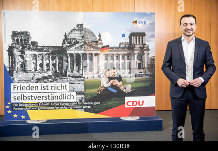 Berlin, Allemagne. Le 05 Avr, 2019. Paul Ziemiak, Secrétaire général de la CDU, présente la campagne du syndicat pour les élections européennes. Crédit : Michael Kappeler/dpa/Alamy Live News Banque D'Images