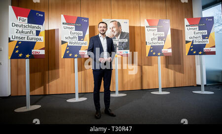 Berlin, Allemagne. Le 05 Avr, 2019. Paul Ziemiak, Secrétaire général de la CDU, présente la campagne du syndicat pour les élections européennes. Crédit : Michael Kappeler/dpa/Alamy Live News Banque D'Images