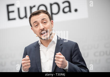 Berlin, Allemagne. Le 05 Avr, 2019. Paul Ziemiak, Secrétaire général de la CDU, présente la campagne du syndicat pour les élections européennes. Crédit : Michael Kappeler/dpa/Alamy Live News Banque D'Images