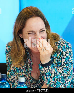 Berlin, Allemagne. Le 05 Avr, 2019. Hildegard Bentele, premier candidat de la CDU Berlin pour les élections européennes, rires lors d'une conférence de presse au début de la campagne pour les élections européennes. Credit : Annette Riedl/dpa/Alamy Live News Banque D'Images