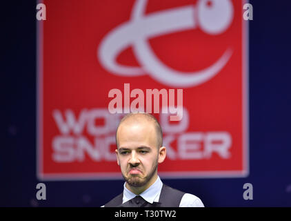 Beijing, Chine. 5ème apr 2019. Luca Brecel de Belgique réagit au cours du match quart entre Luca Brecel de Belgique et Alan McManus d'Écosse à World Snooker 2019 tournoi Open de Chine à Beijing, Chine, le 5 avril 2019. Luca Brecel a gagné 6-1. Il Crédit : Summer Palace/Xinhua/Alamy Live News Banque D'Images