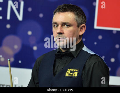 Beijing, Chine. 5ème apr 2019. Alan McManus d'Écosse réagit pendant le match quart de finale entre Luca Brecel de Belgique et Alan McManus d'Écosse à World Snooker 2019 tournoi Open de Chine à Beijing, Chine, le 5 avril 2019. Luca Brecel a gagné 6-1. Il Crédit : Summer Palace/Xinhua/Alamy Live News Banque D'Images