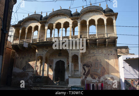 Mandawa, Indien. Feb 06, 2019. De nombreux bâtiments historiques, notamment des palais, expirer dans Mandawa, dans le nord de l'Inde, prises le 06.02.2019 | Conditions de crédit dans le monde entier : dpa/Alamy Live News Banque D'Images