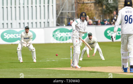 Hove, Sussex, UK. Le 05 Avr, 2019. Stiaan van Zyl batting pour Sussex contre le comté de Leicestershire dans Specasavers lors des deux correspondent à la 1ère Comté Central Rez à Hove dans un ciel ensoleillé mais cool premier matin de la saison Crédit : Simon Dack/Alamy Live News Banque D'Images