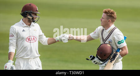 Londres, Royaume-Uni. 5ème apr 2019. Ben Foakes et Ollie Pape batting comme Surrey prendre sur Durham MCCU à la Kia Oval sur deux jours de la journée 3 match. Crédit : David Rowe/Alamy Live News Banque D'Images