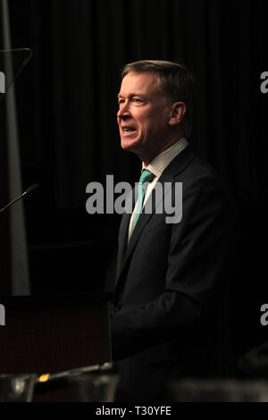 New York, New York, USA. 5ème apr 2019. Candidat à la présidence John Hickenlooper assiste à la 3e Journée de la nationale 2019 Action Network (NAN) Convention tenue à l'hôtel Sheraton Hôtel de Times Square le 5 avril 2019 à New York. Credit : Mpi43/media/Alamy Punch Live News Banque D'Images