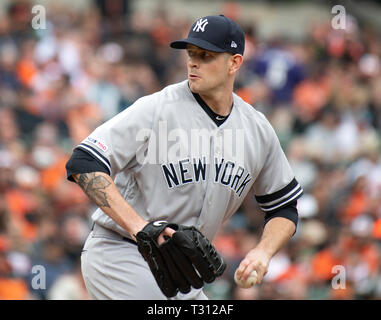 Baltimore, États-Unis d'Amérique. Le 04 Avr, 2019. Le lanceur partant des Yankees de New York James Paxton (65) travaille dans la première manche contre les Orioles de Baltimore à l'Oriole Park at Camden Yards de Baltimore, MD, le 4 avril 2019. Credit : Ron Sachs/CNP (restriction : NO New York ou le New Jersey Journaux ou journaux dans un rayon de 75 km de la ville de New York) | Conditions de crédit dans le monde entier : dpa/Alamy Live News Banque D'Images