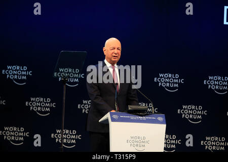 La mer Morte en Jordanie. 06 avr, 2019. Fondateur et président exécutif du Forum économique mondial Klaus Schwab parle au cours de la session d'ouverture du Forum économique mondial sur le Moyen-Orient et l'Afrique du Nord. Afp/Ahmad Ahmad Crédit : Abdo Abdo/dpa/Alamy Live News Banque D'Images