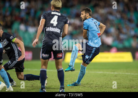 Milos Ninkovic de pousses Sydney FC et les scores le vainqueur 2-1 au cours de la Hyundai A-League match entre Sydney Melbourne Victory FC v au Sydney Cricket Ground, Sydney, Australie, le 6 avril 2019. Photo de Peter Dovgan. Usage éditorial uniquement, licence requise pour un usage commercial. Aucune utilisation de pari, de jeux ou d'un seul club/ligue/dvd publications. Banque D'Images