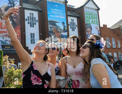 Hippodrome d'Aintree, Aintree, UK. 6ème apr 2019. Le Grand National 2019 festival, jour 3 ; le plaisir d'une journée au Grand National Credit : Action Plus Sport/Alamy Live News Banque D'Images